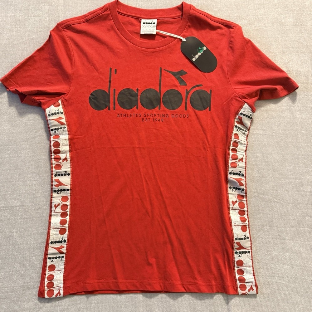 Diadora Red Logo T Shirt‎ Mens Small Athletic Graphic Tee Side Stripe NWT